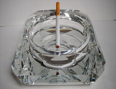 透明玻璃烟灰缸镜头――斗牛玩法效果展示